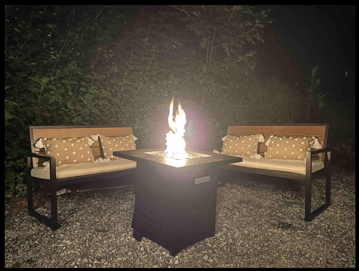 Firefly Season Glamping Hotel Сивиървил Екстериор снимка
