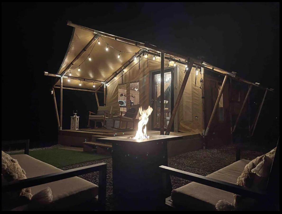 Firefly Season Glamping Hotel Сивиървил Екстериор снимка