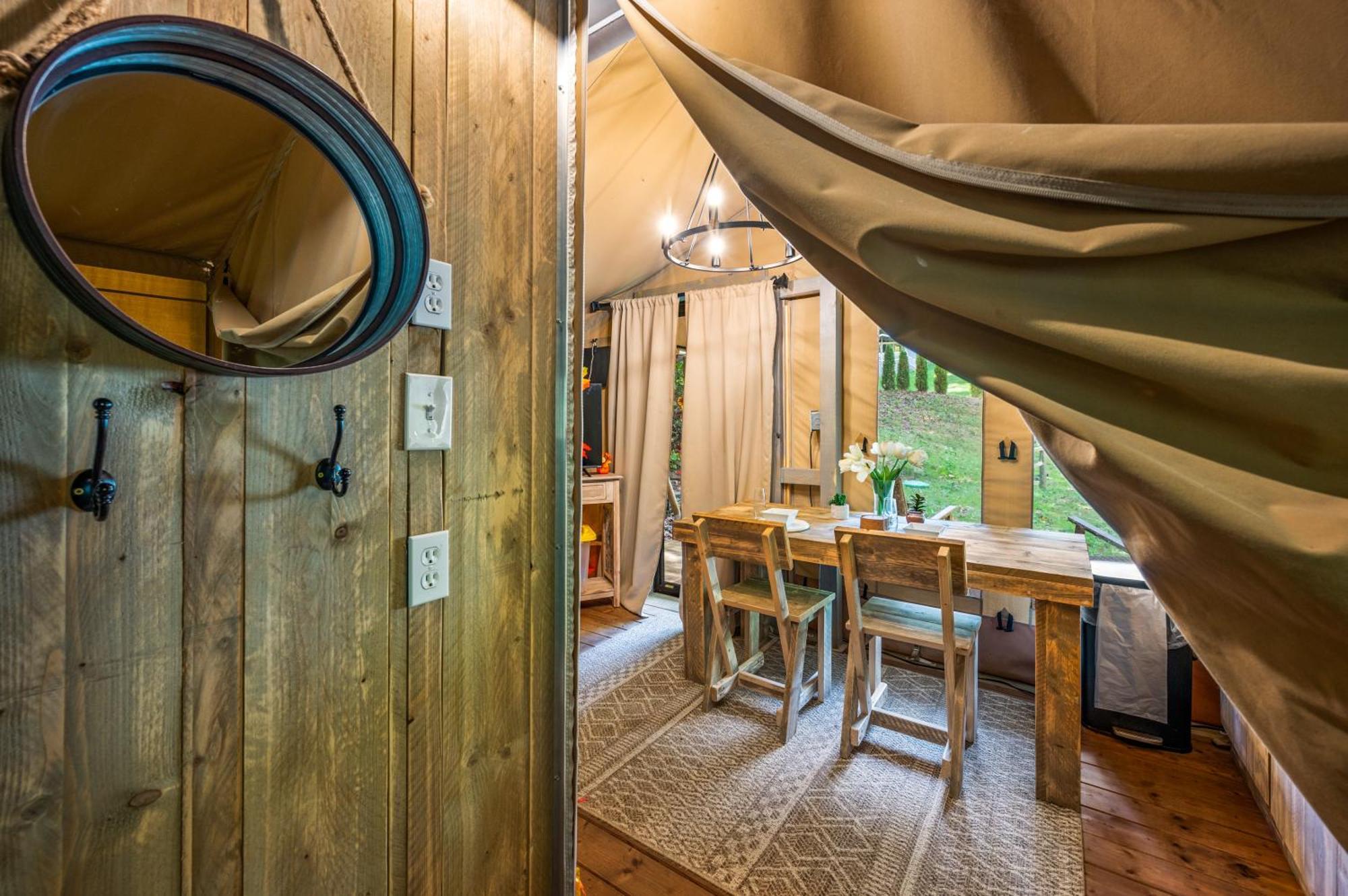 Firefly Season Glamping Hotel Сивиървил Екстериор снимка